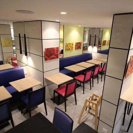 オテル チャリング クロス 3*