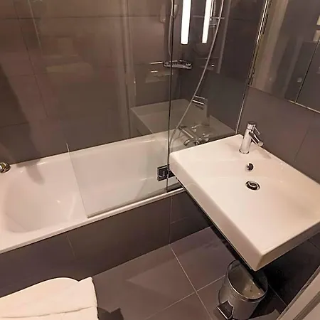 Charing Cross 3*