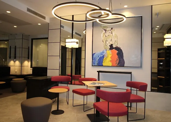 Hotel Charing Cross 3*